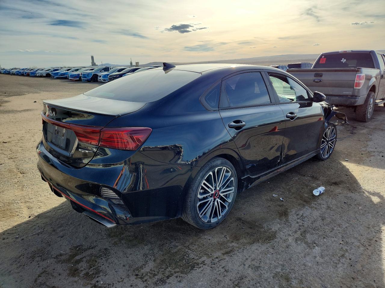 2023 KIA FORTE GT photo 5