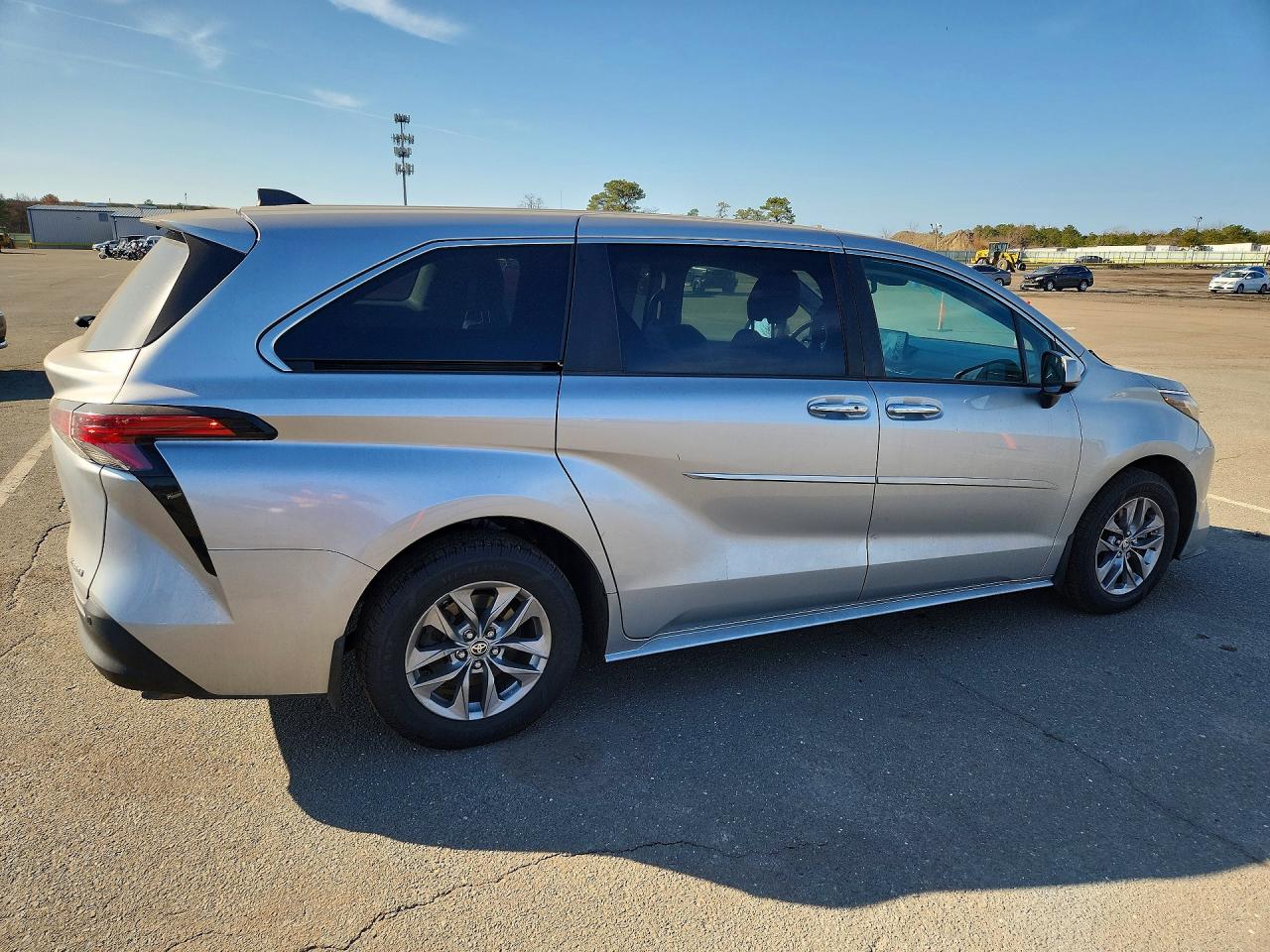 2021 TOYOTA SIENNA XLE 7-PASSENGER photo 3