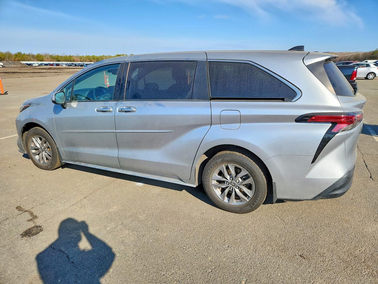 2021 TOYOTA SIENNA XLE 7-PASSENGER photo 2