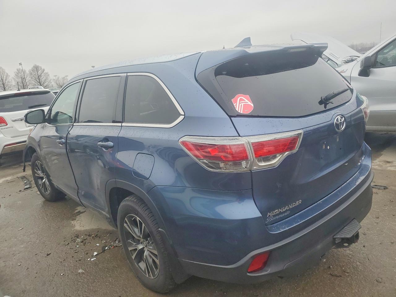 2016 TOYOTA HIGHLANDER XLE photo 2