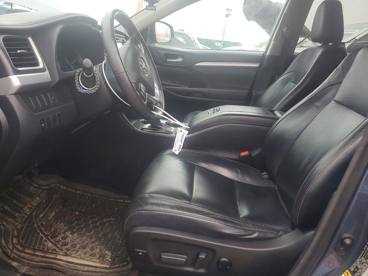 2016 TOYOTA HIGHLANDER XLE photo 7