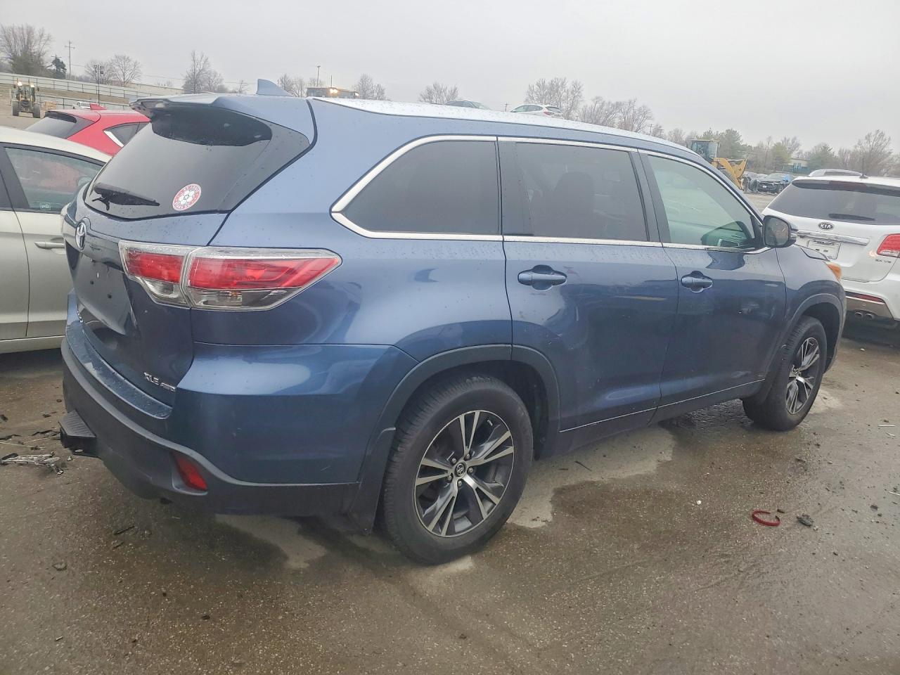 2016 TOYOTA HIGHLANDER XLE photo 3