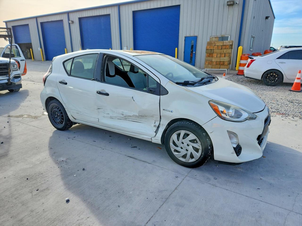 2015 TOYOTA PRIUS C ONE photo 10
