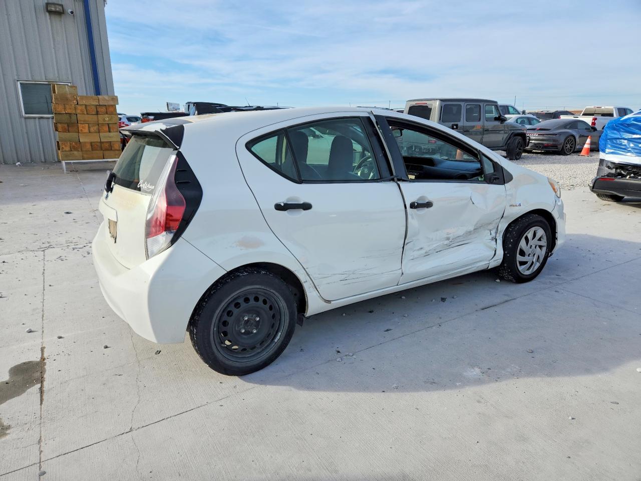 2015 TOYOTA PRIUS C ONE photo 7
