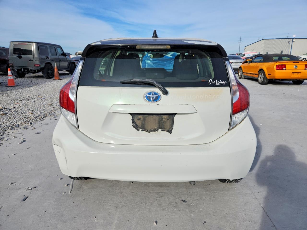 2015 TOYOTA PRIUS C ONE photo 16