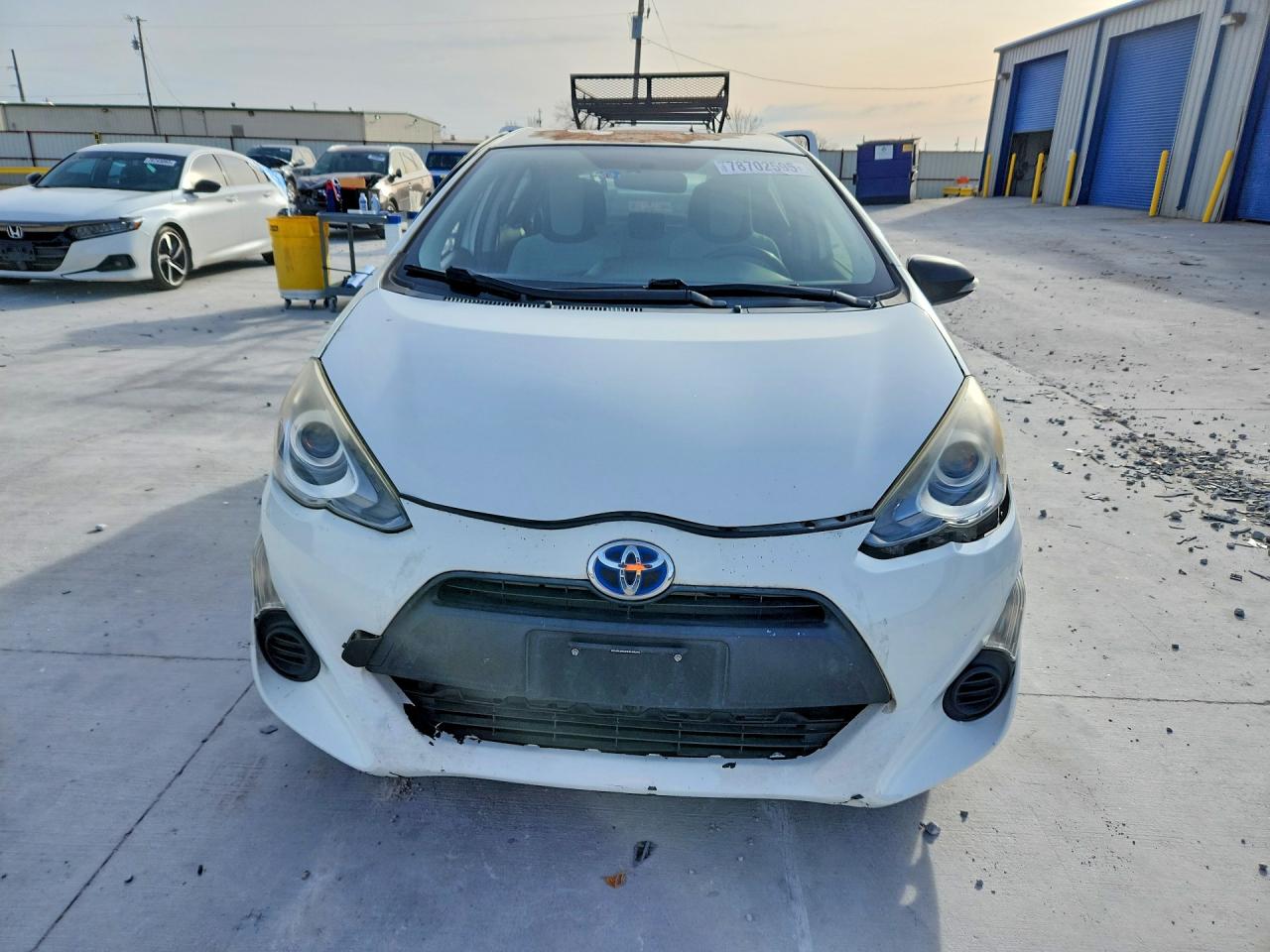 2015 TOYOTA PRIUS C ONE photo 13