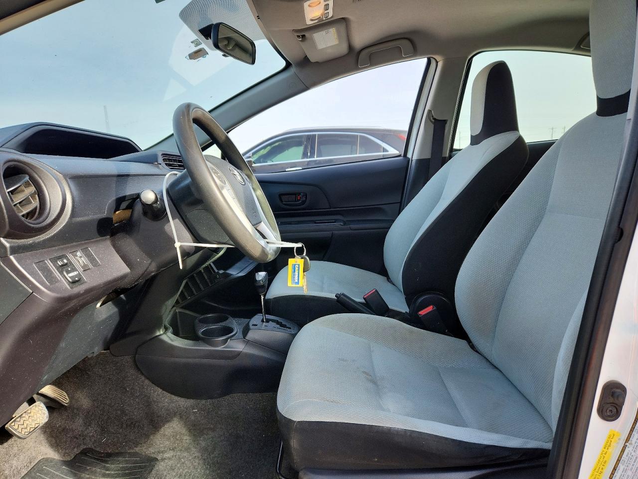 2015 TOYOTA PRIUS C ONE photo 19