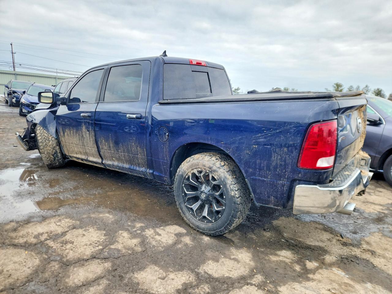 2015 RAM 1500 SLT photo 3