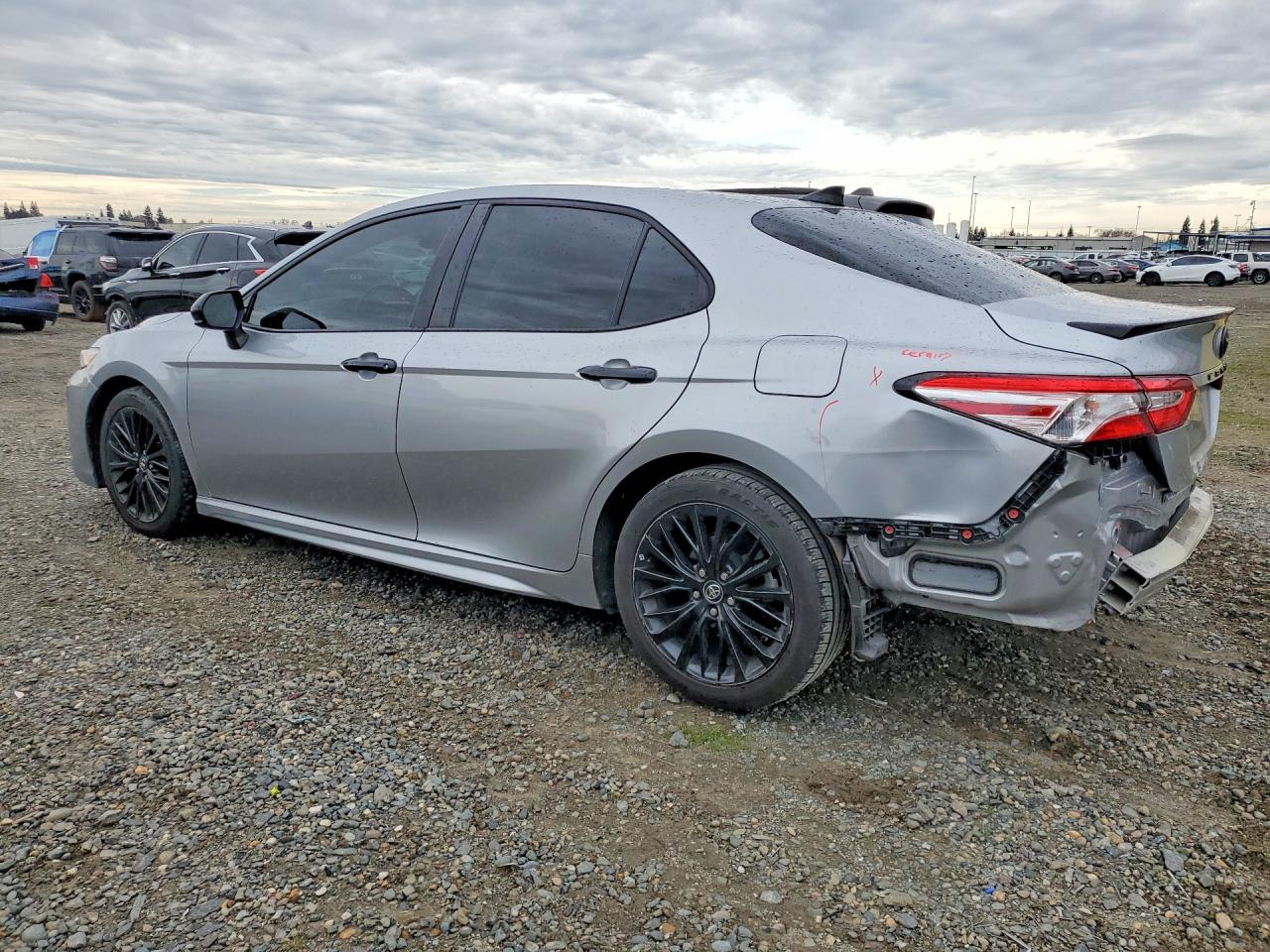2020 TOYOTA CAMRY SE photo 4