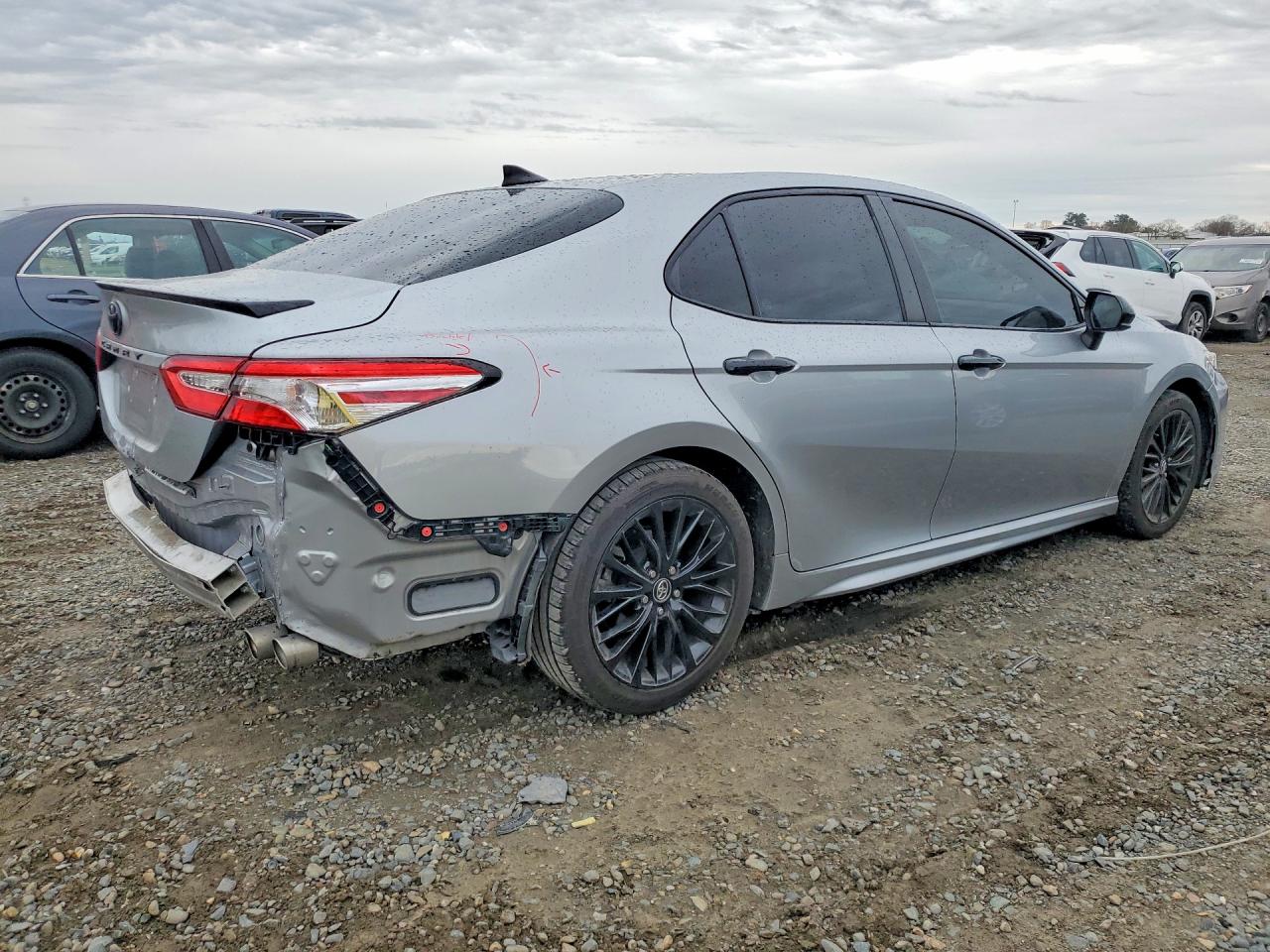 2020 TOYOTA CAMRY SE photo 7