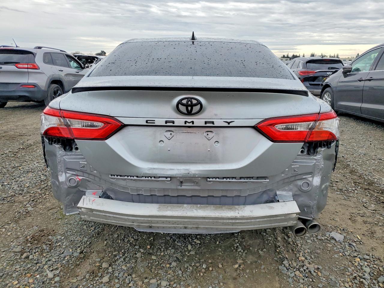 2020 TOYOTA CAMRY SE photo 16
