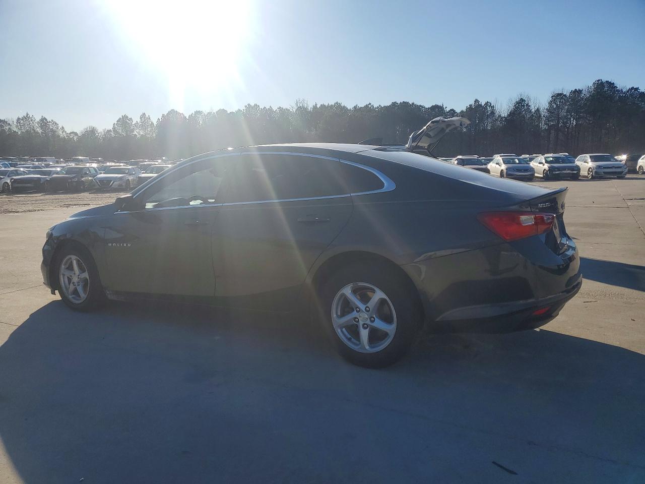 2018 CHEVROLET MALIBU LS photo 4