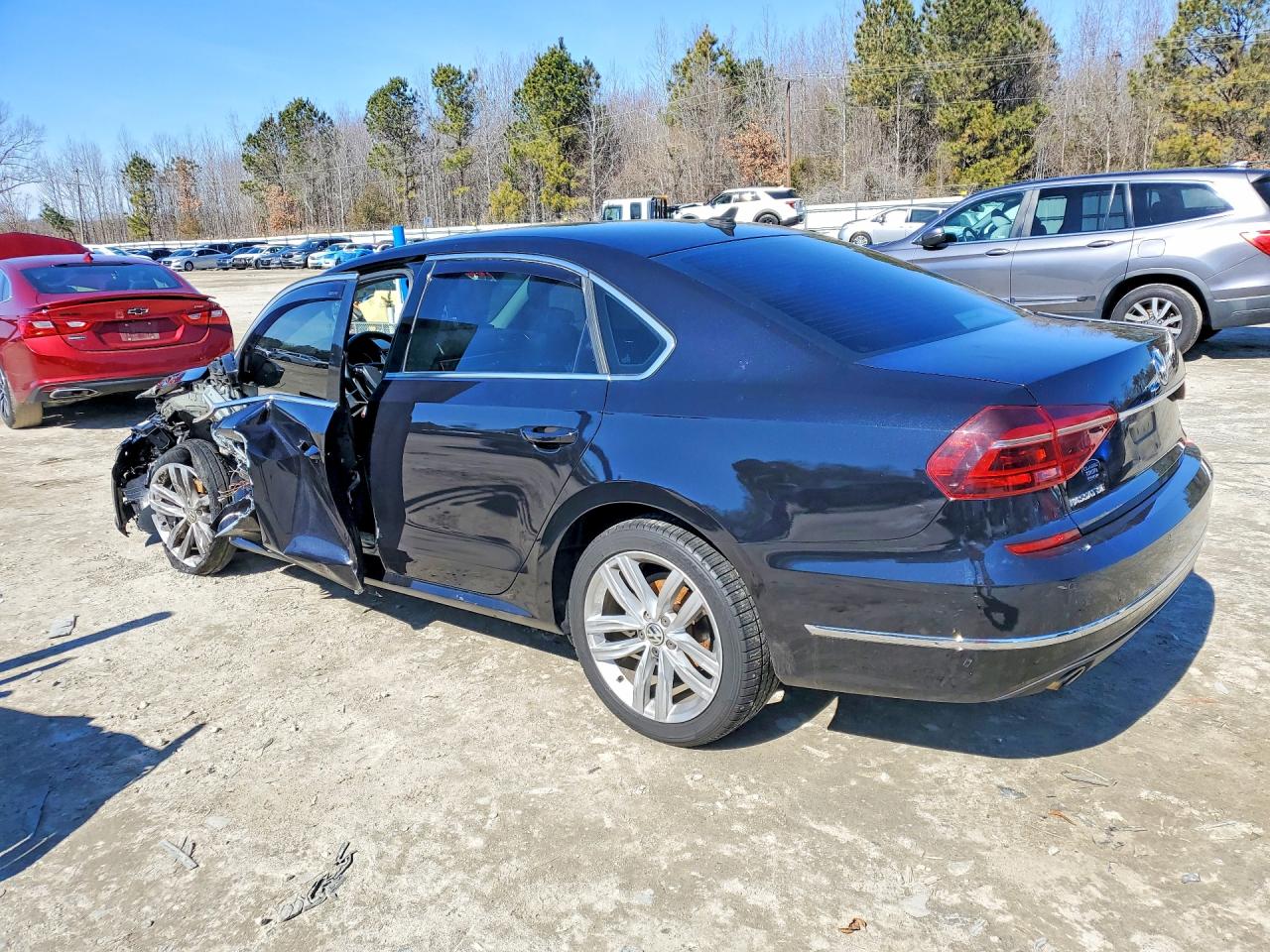 2018 VOLKSWAGEN PASSAT SE photo 2