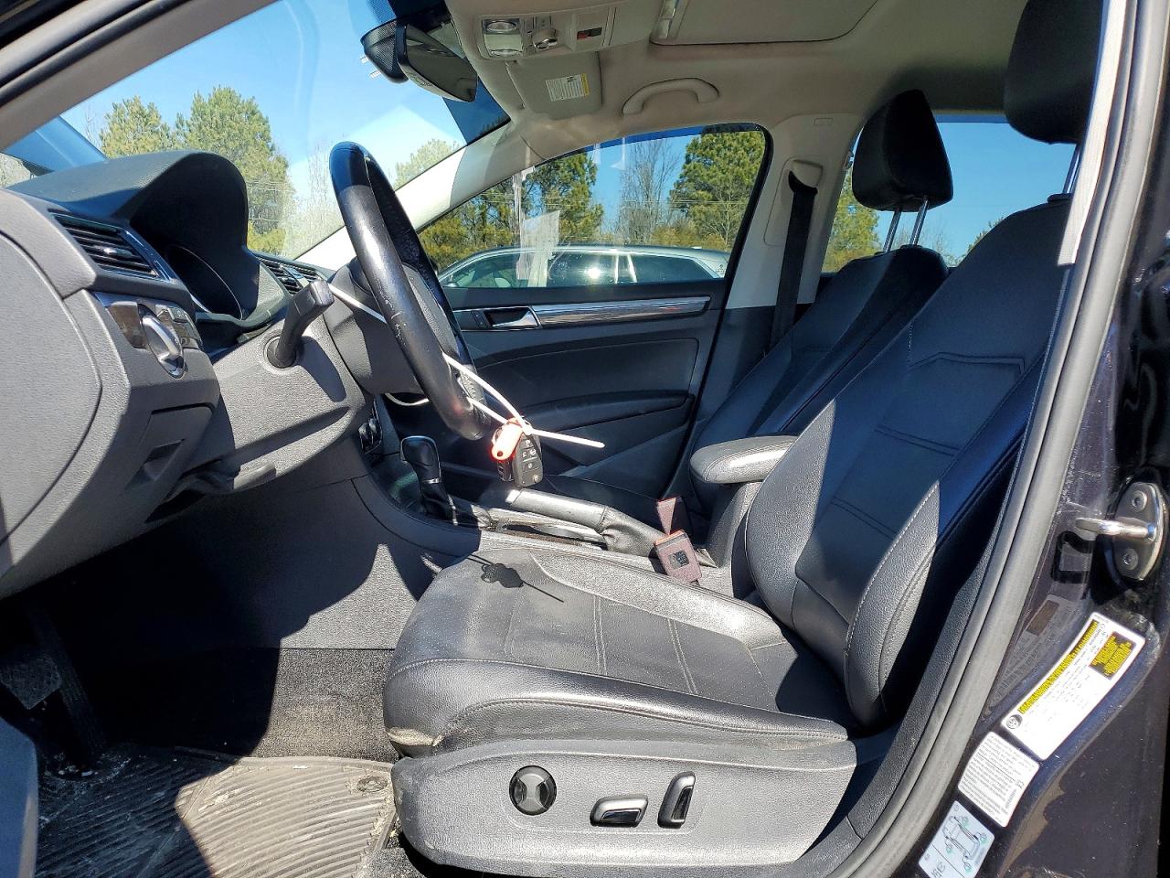 2018 VOLKSWAGEN PASSAT SE photo 7