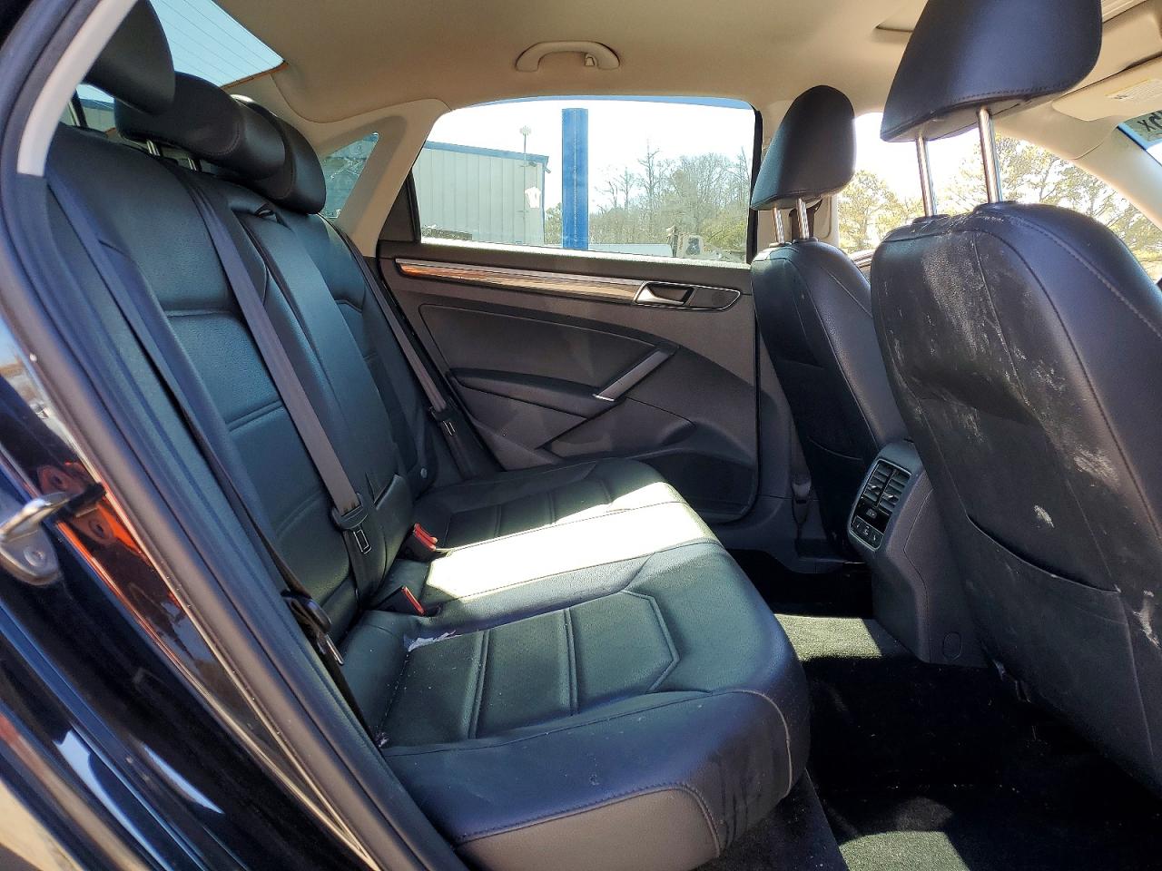 2018 VOLKSWAGEN PASSAT SE photo 10