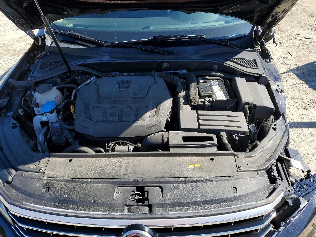 2018 VOLKSWAGEN PASSAT SE photo 11