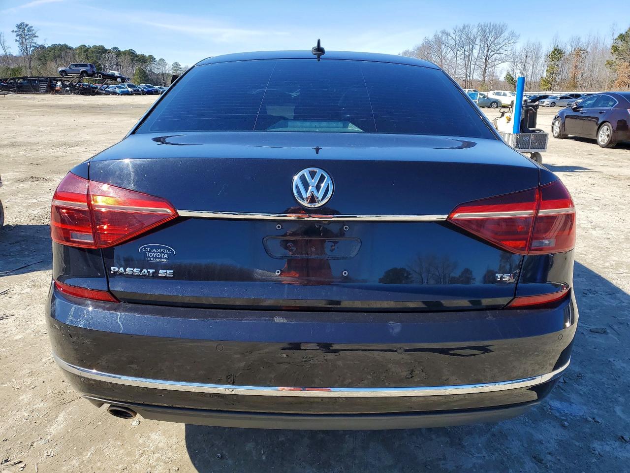 2018 VOLKSWAGEN PASSAT SE photo 6