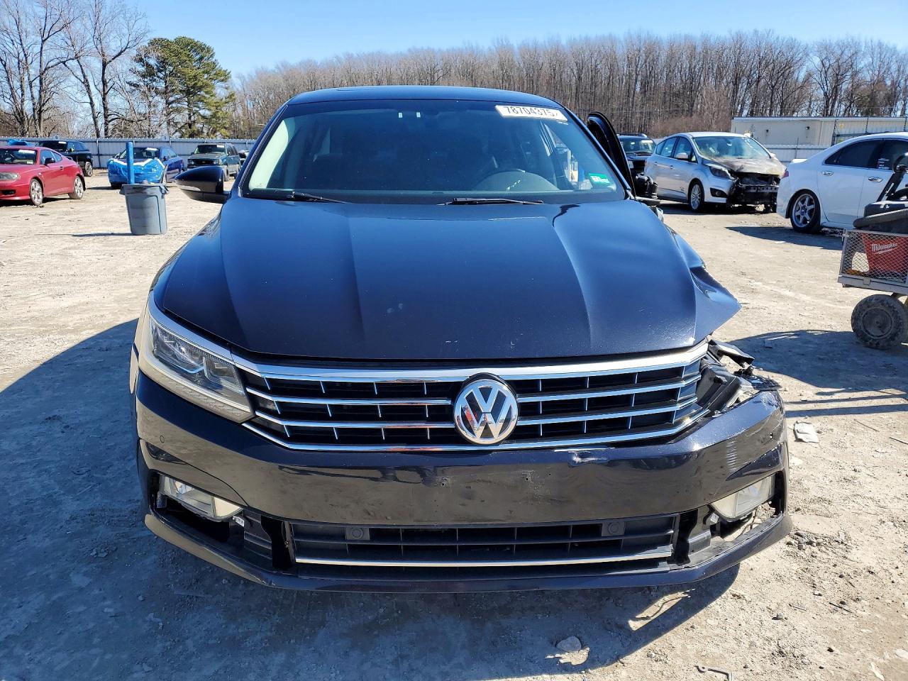2018 VOLKSWAGEN PASSAT SE photo 5