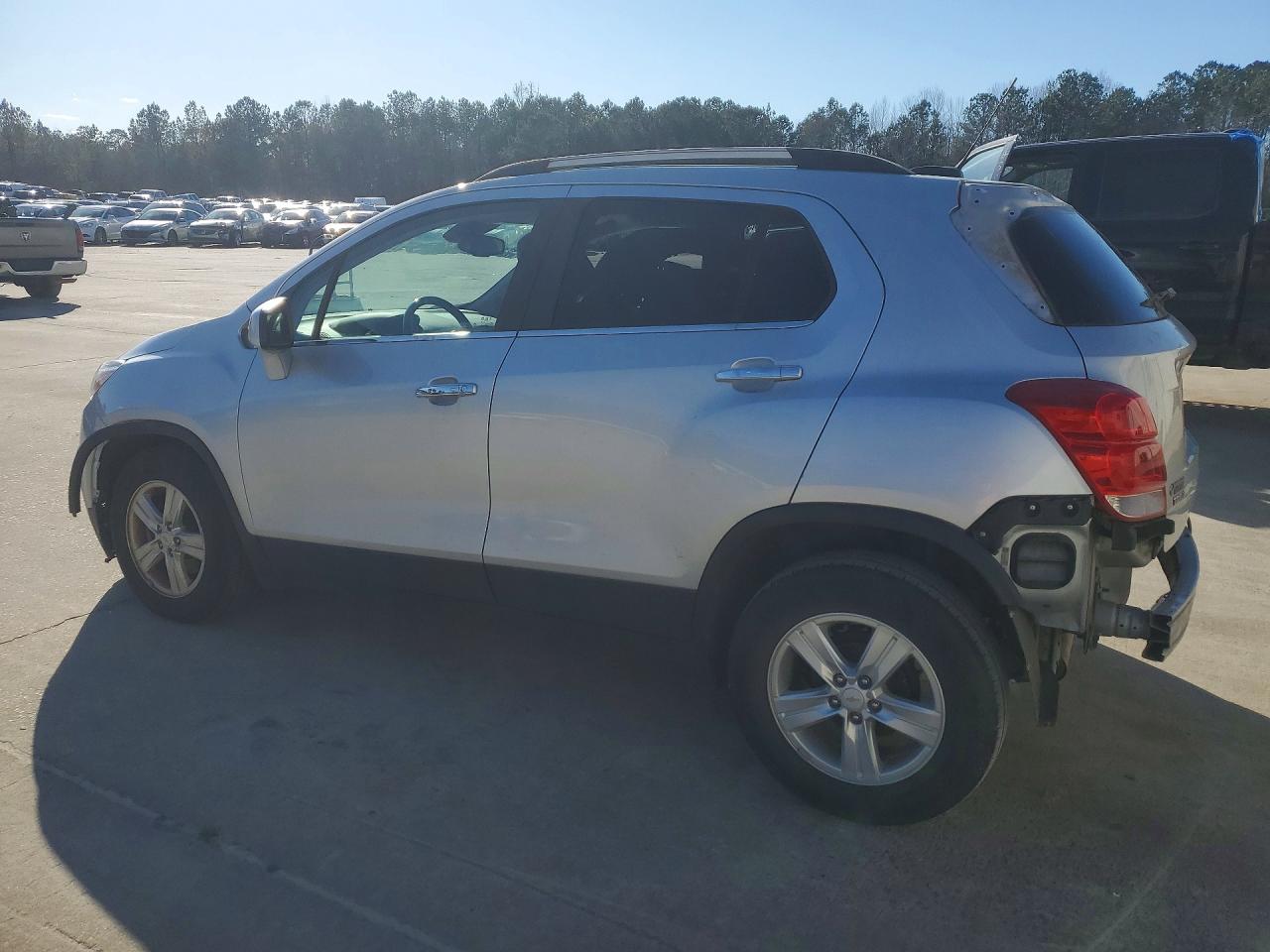 2019 CHEVROLET TRAX 1LT photo 2