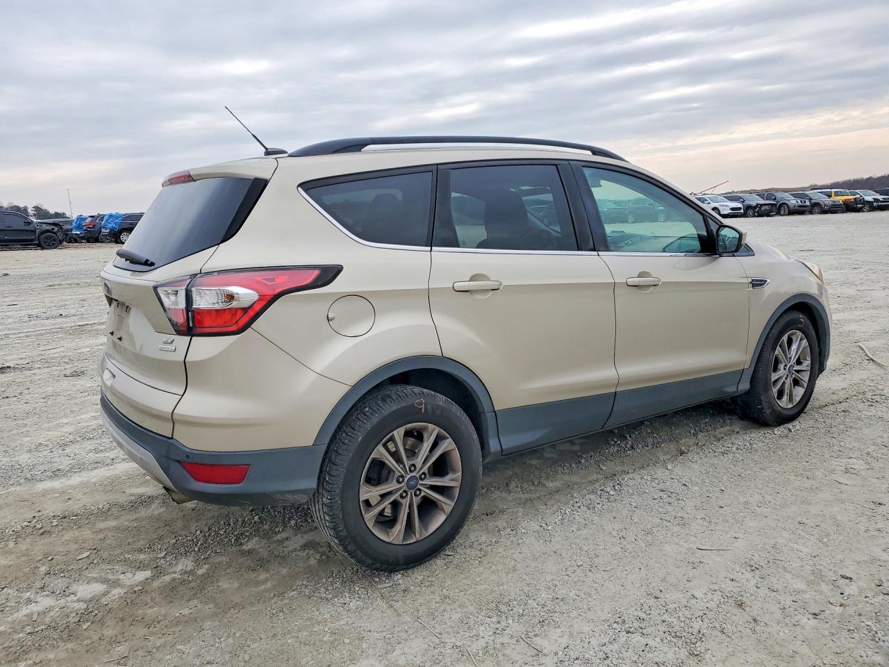 2017 FORD ESCAPE SE photo 7