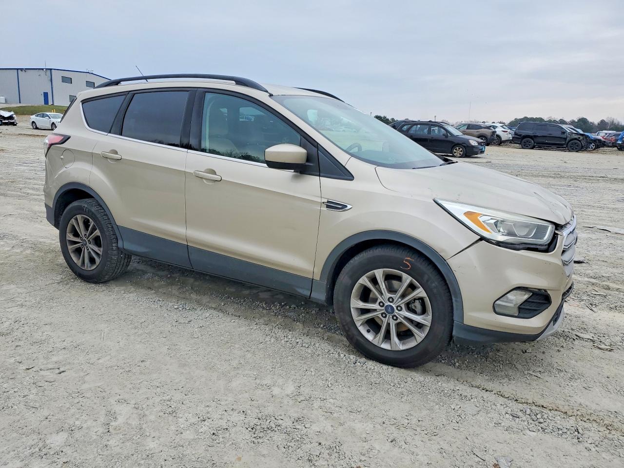 2017 FORD ESCAPE SE photo 10
