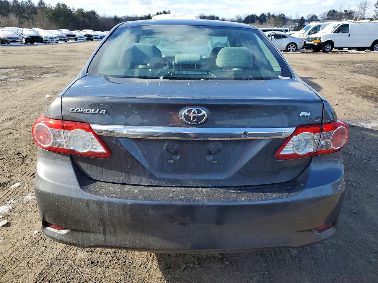 2013 TOYOTA COROLLA LE photo 6
