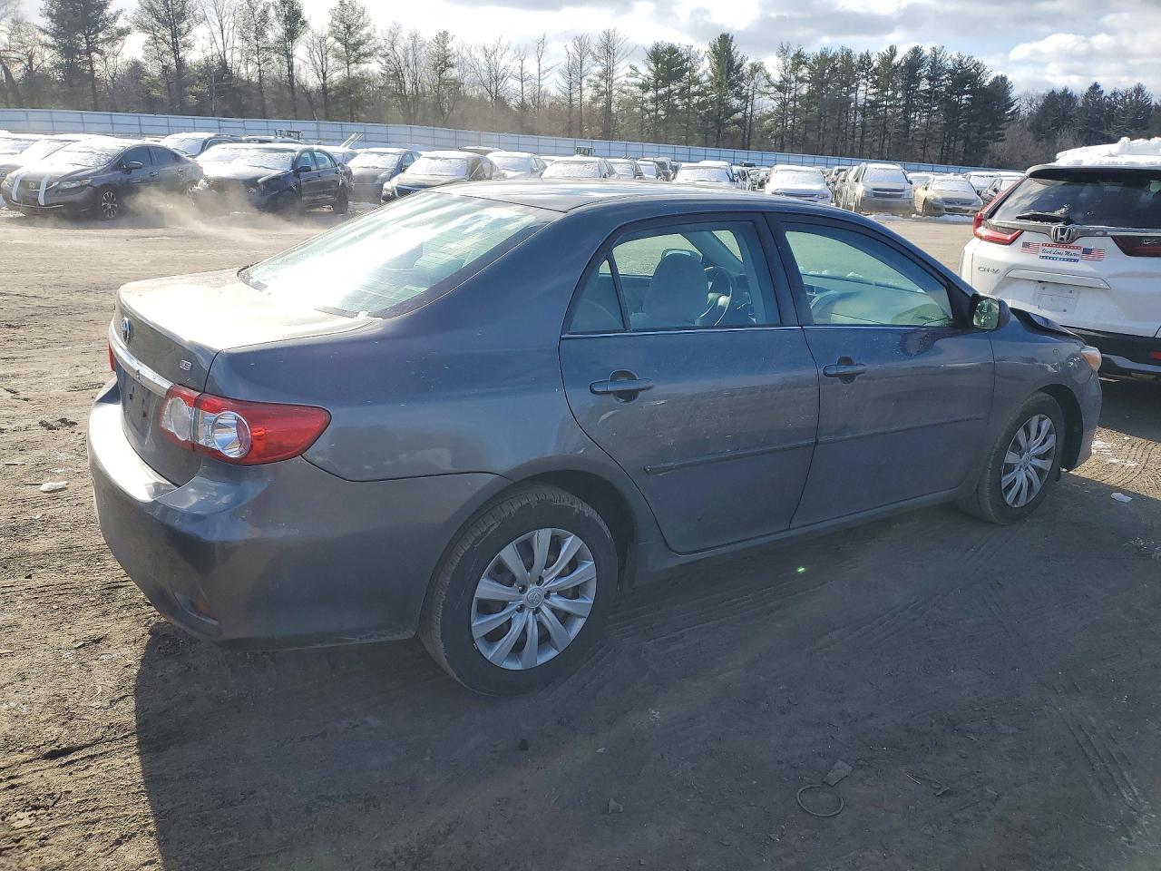 2013 TOYOTA COROLLA LE photo 3