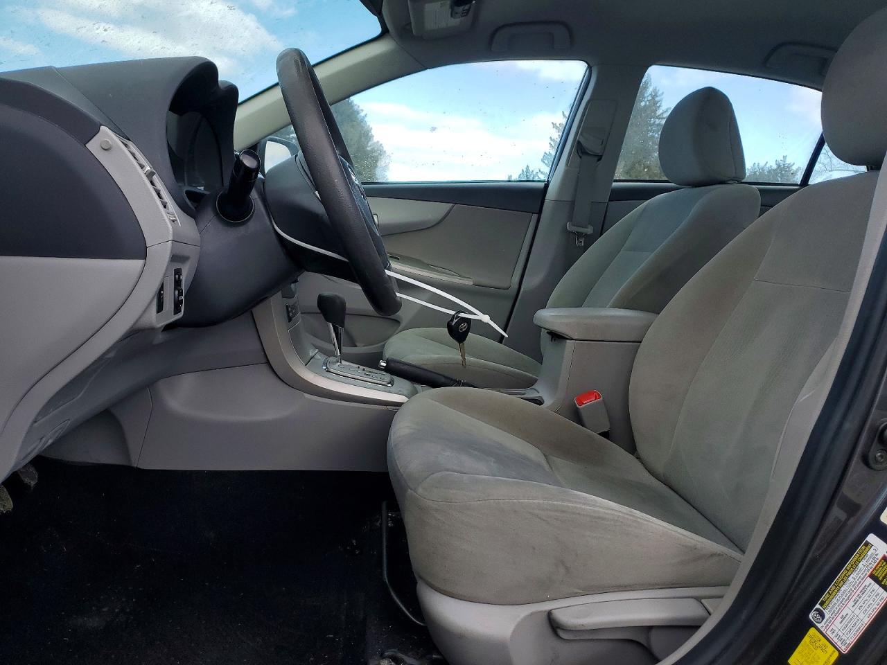 2013 TOYOTA COROLLA LE photo 7