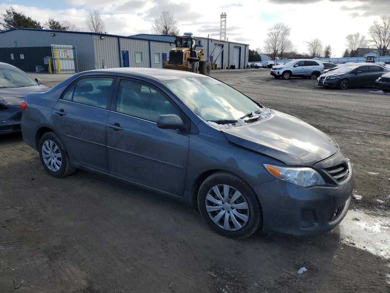 2013 TOYOTA COROLLA LE photo 4