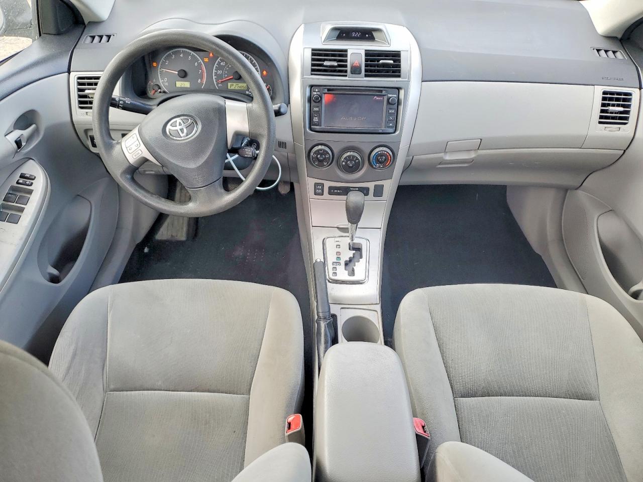 2013 TOYOTA COROLLA LE photo 8