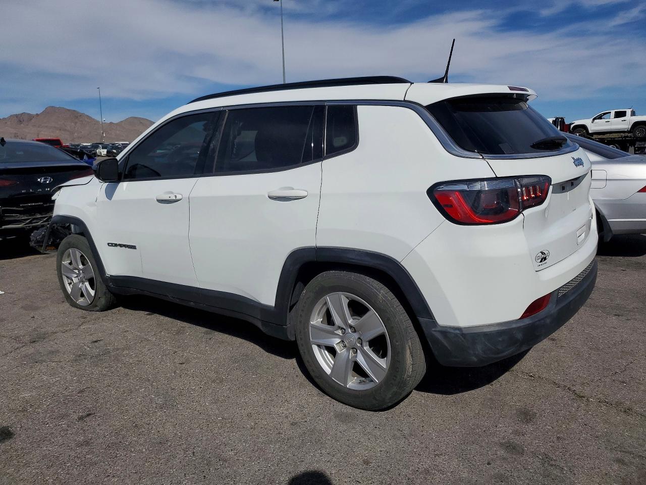 2022 JEEP COMPASS LATITUDE photo 3