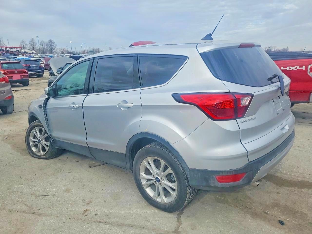 2019 FORD ESCAPE SE photo 4