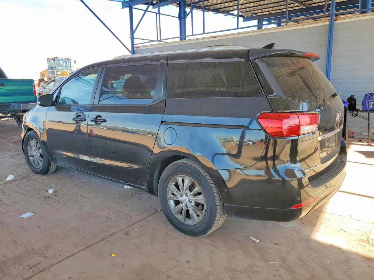 2017 KIA SEDONA LX photo 2