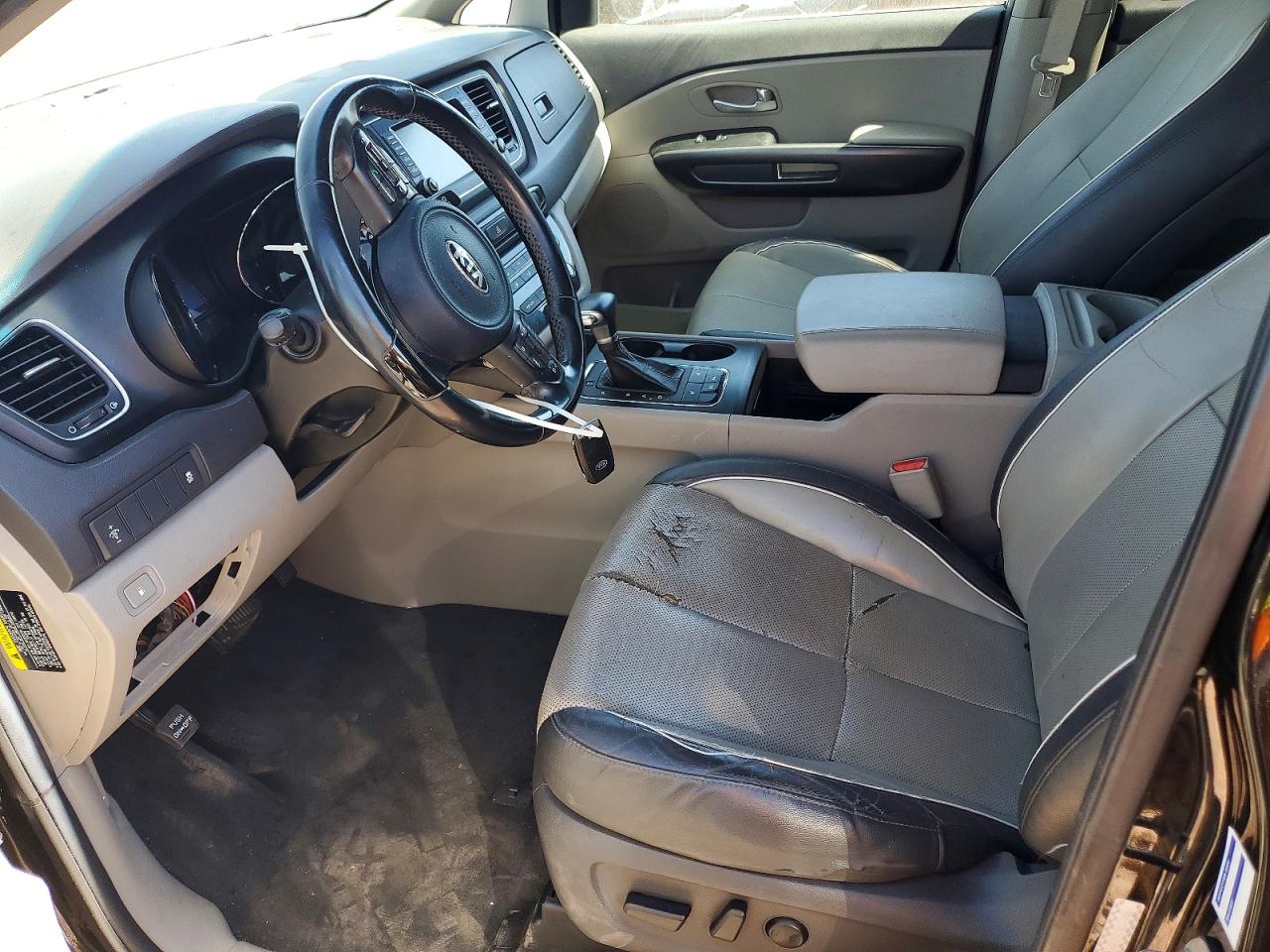 2017 KIA SEDONA LX photo 7