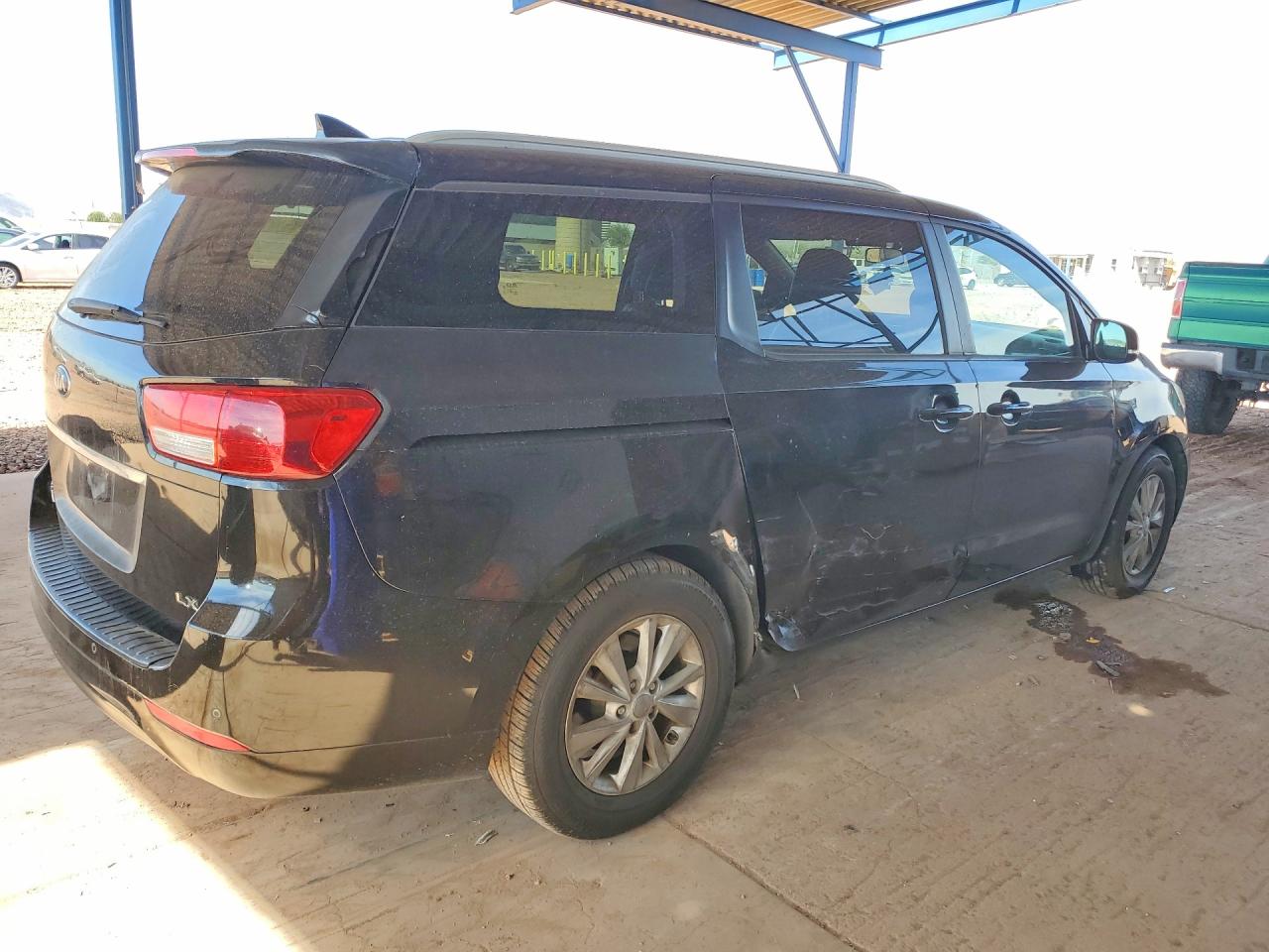 2017 KIA SEDONA LX photo 3