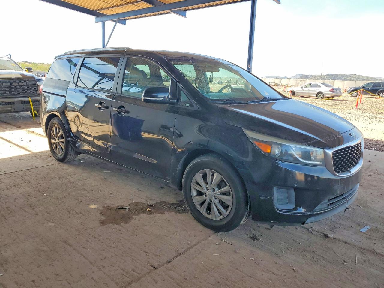 2017 KIA SEDONA LX photo 4