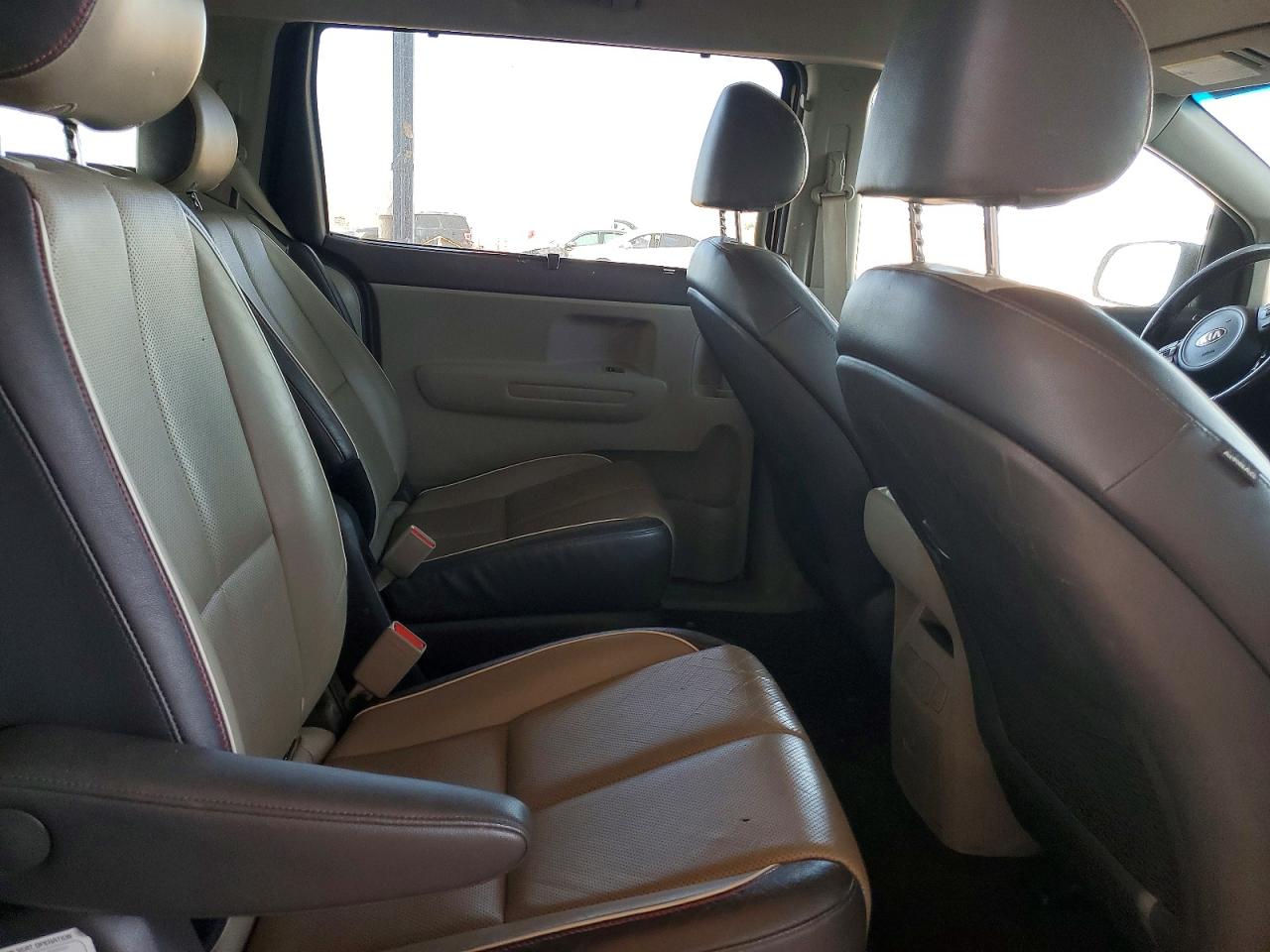 2017 KIA SEDONA LX photo 10