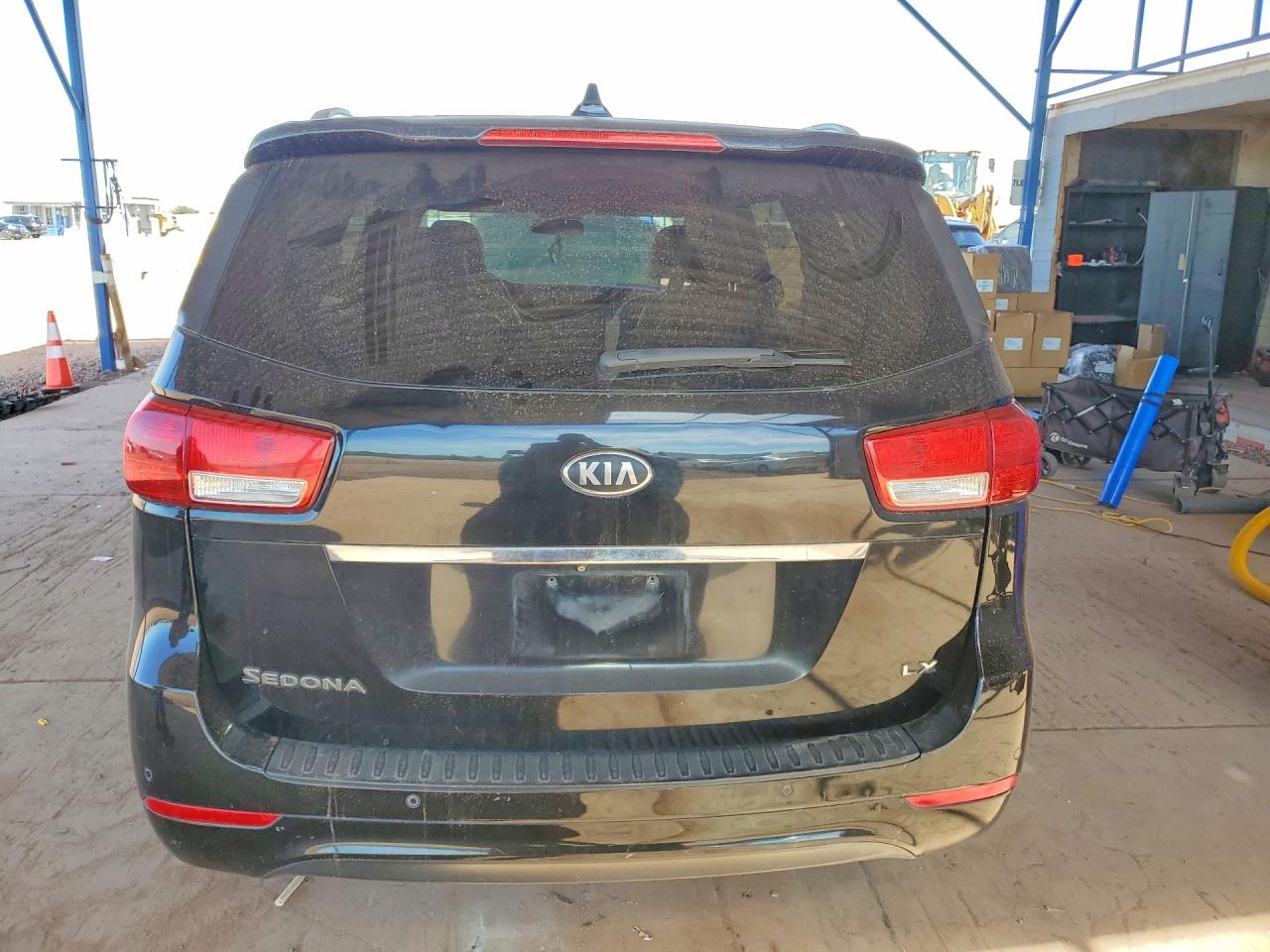 2017 KIA SEDONA LX photo 6