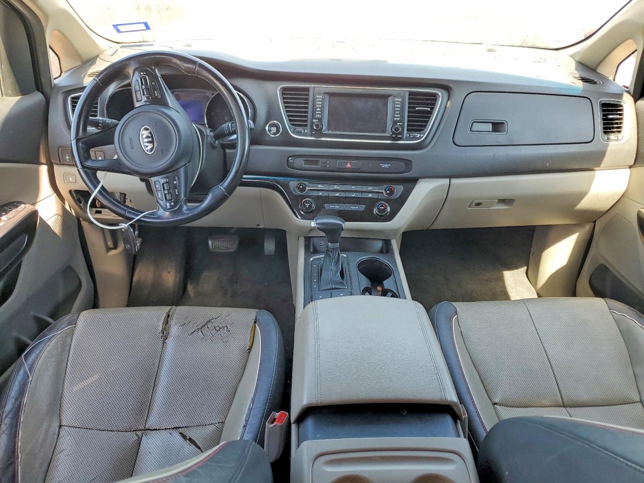 2017 KIA SEDONA LX photo 8