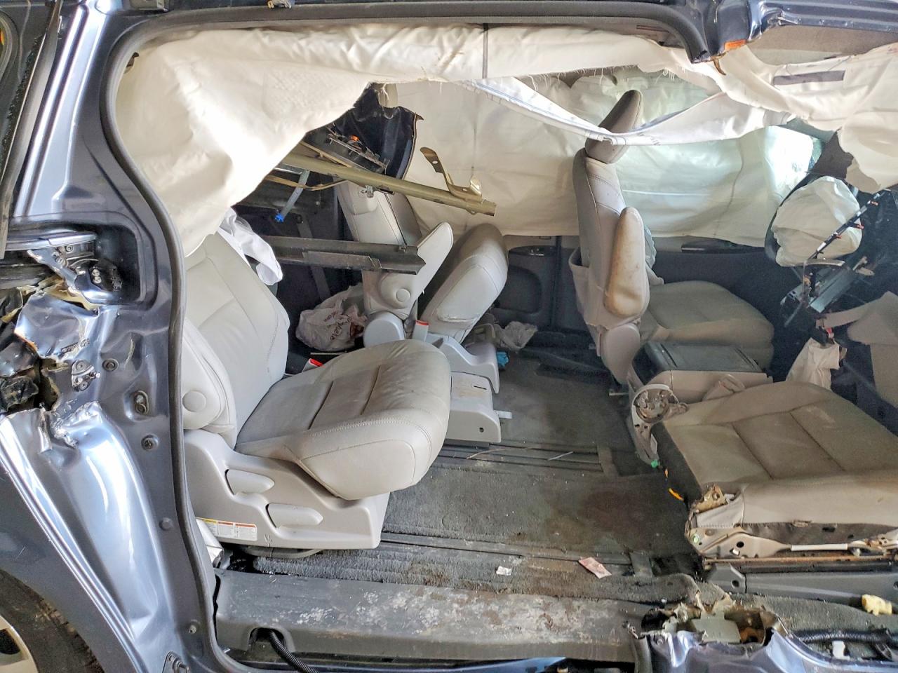 2015 TOYOTA SIENNA photo 21
