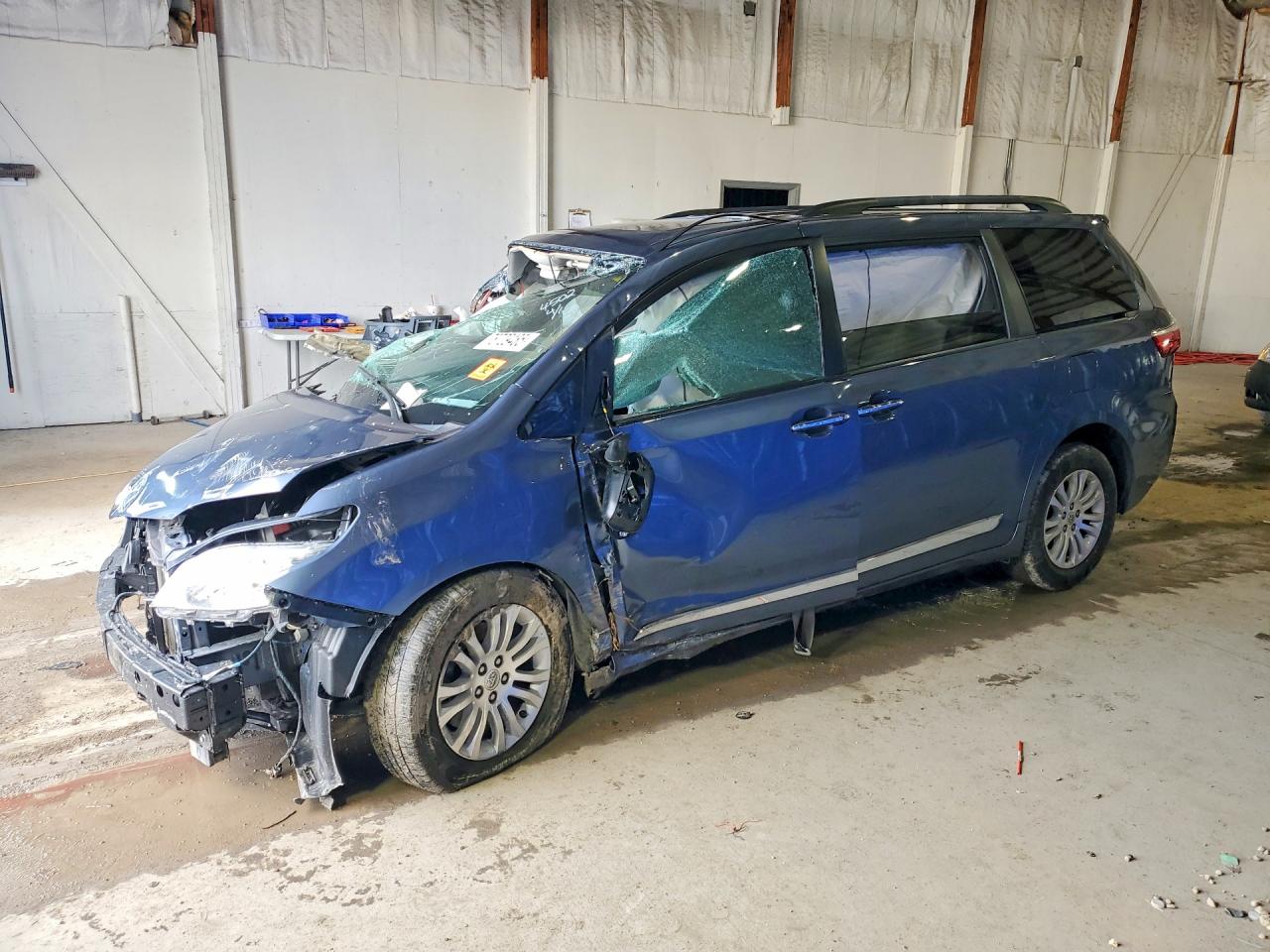 2015 TOYOTA SIENNA