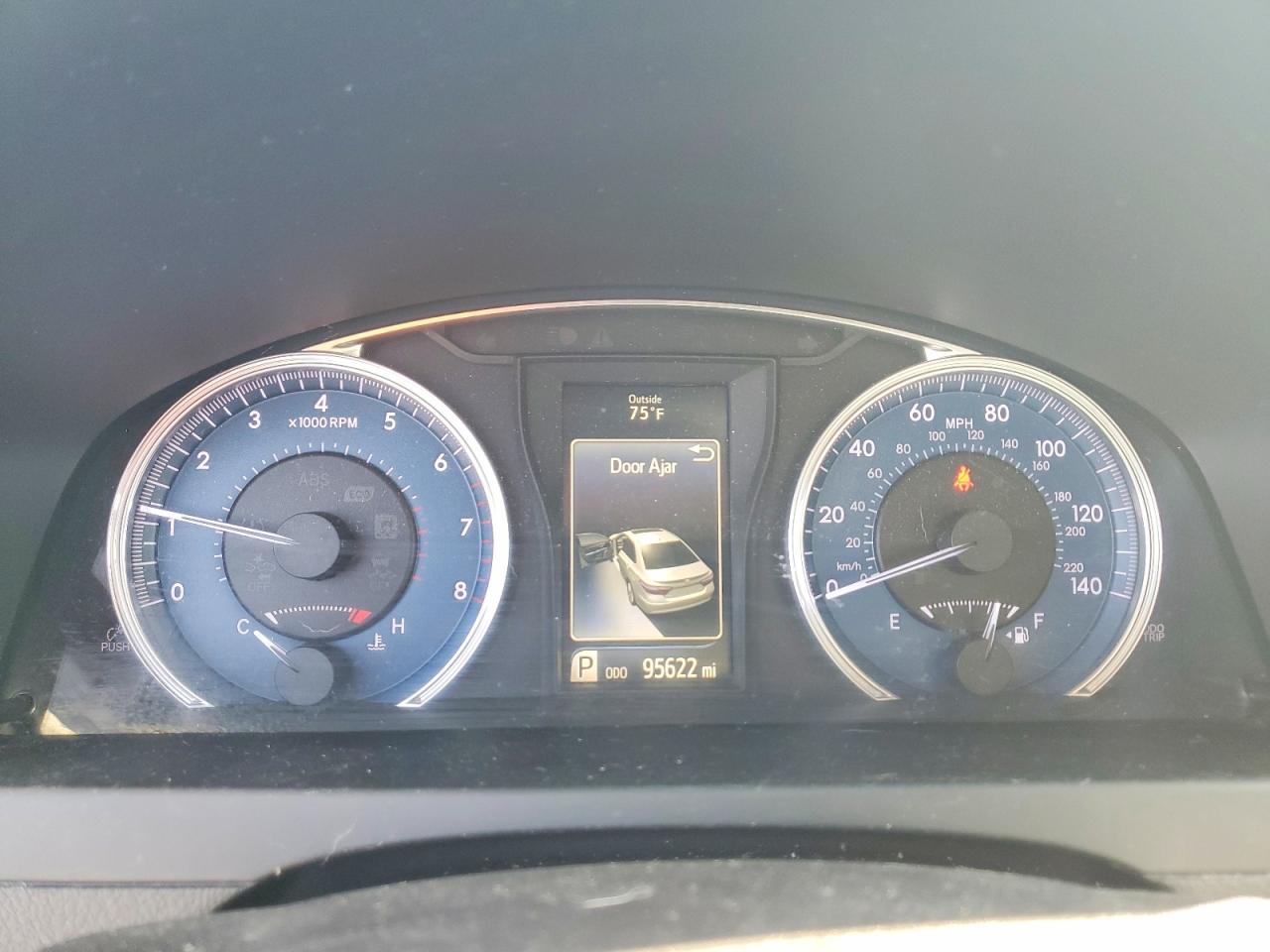 2017 TOYOTA CAMRY XLE photo 25