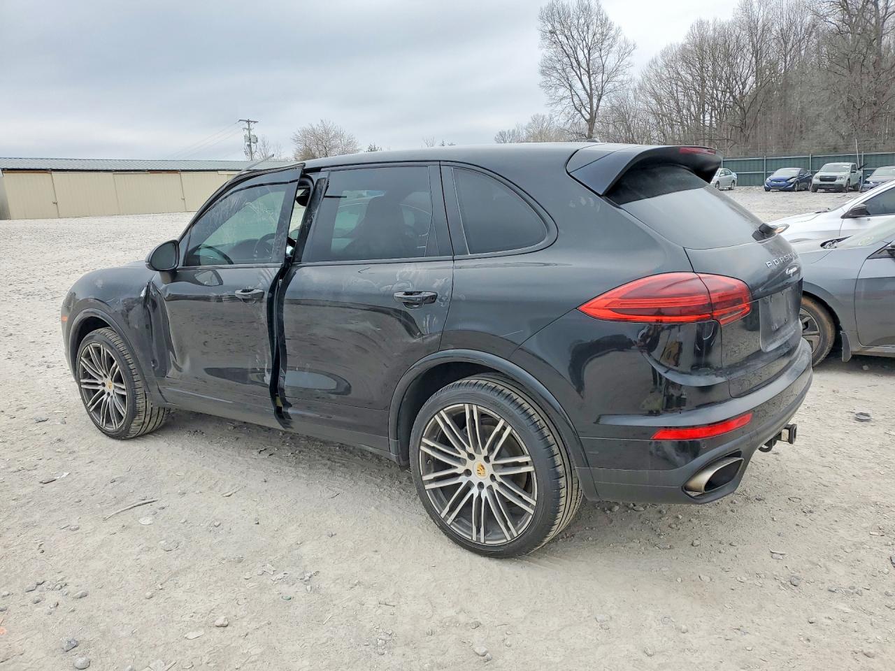 2017 PORSCHE CAYENNE photo 3