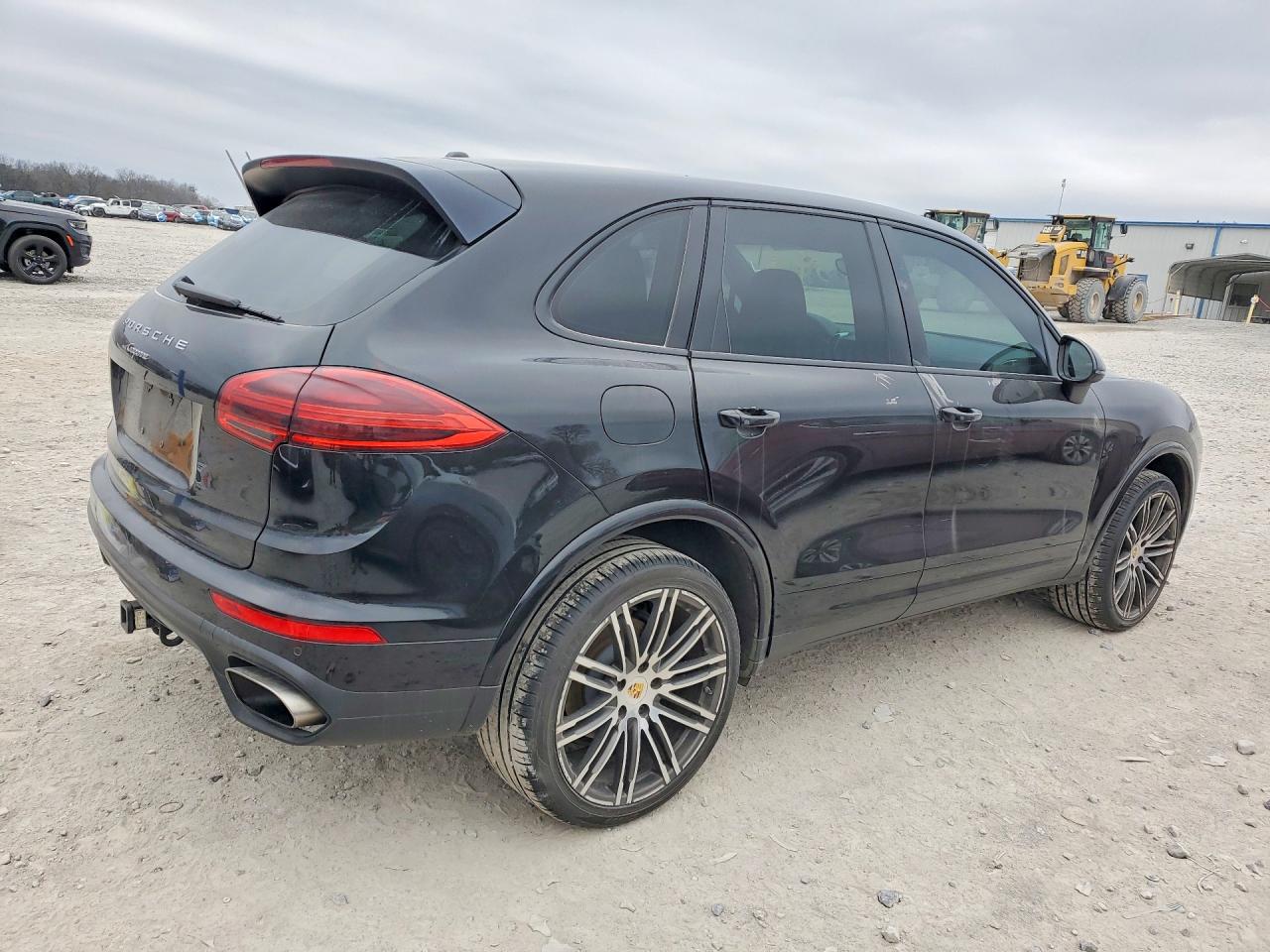 2017 PORSCHE CAYENNE photo 5
