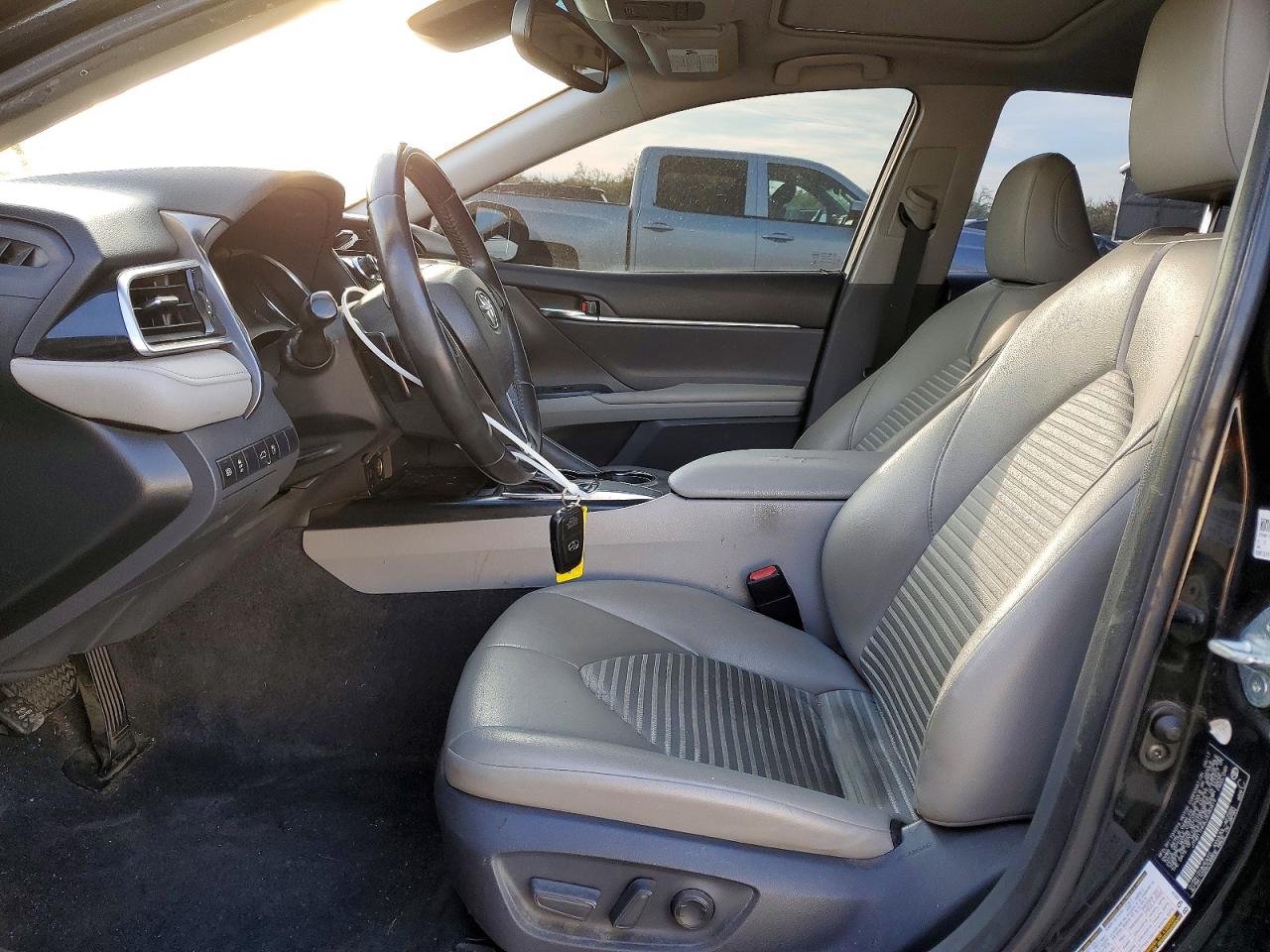 2018 TOYOTA CAMRY SE photo 19