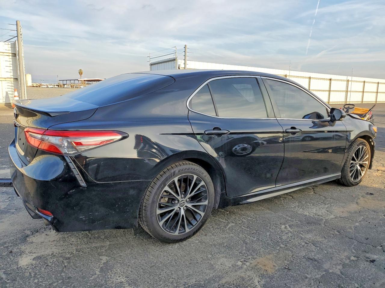 2018 TOYOTA CAMRY SE photo 7