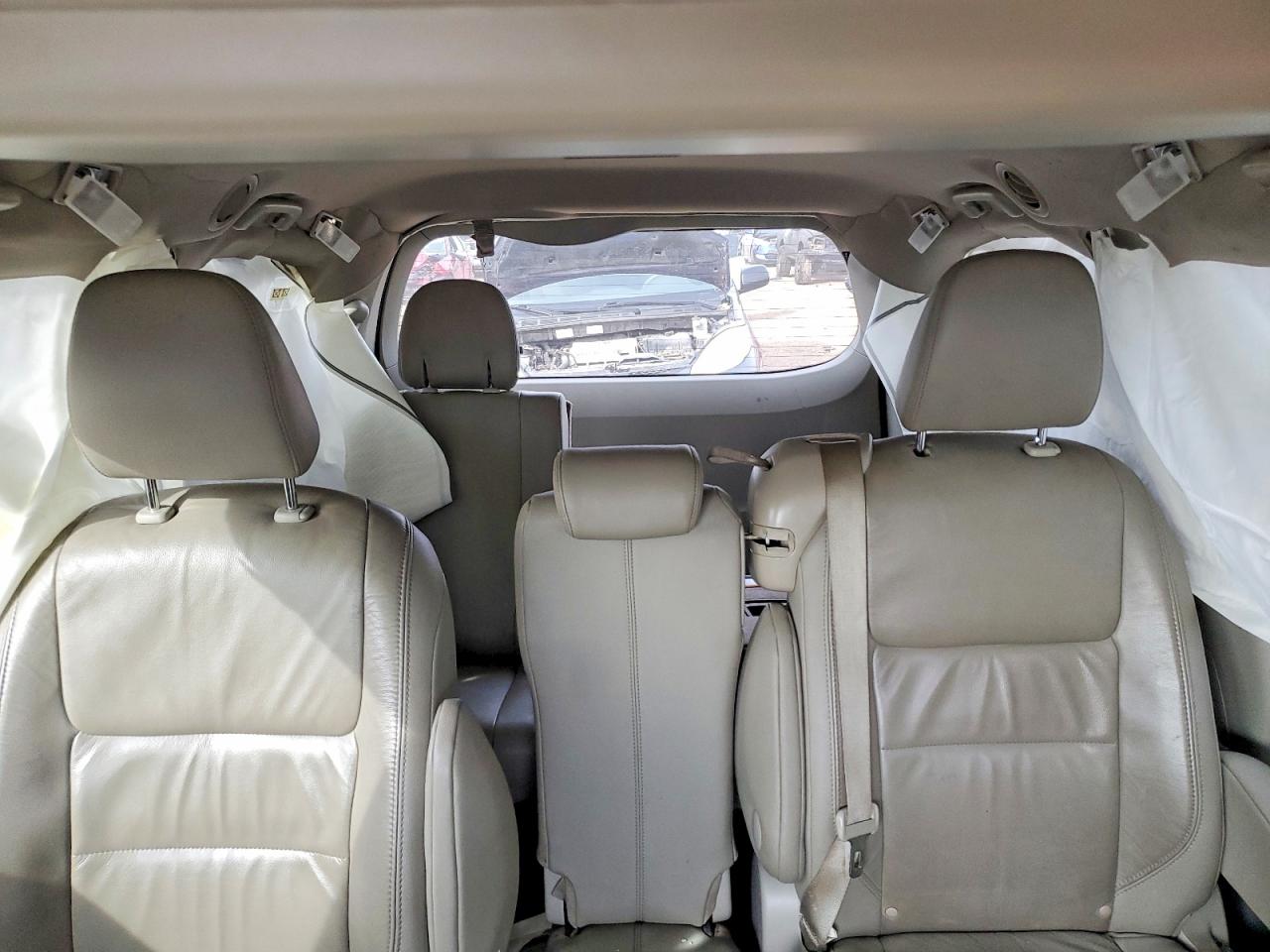 2015 TOYOTA SIENNA photo 19