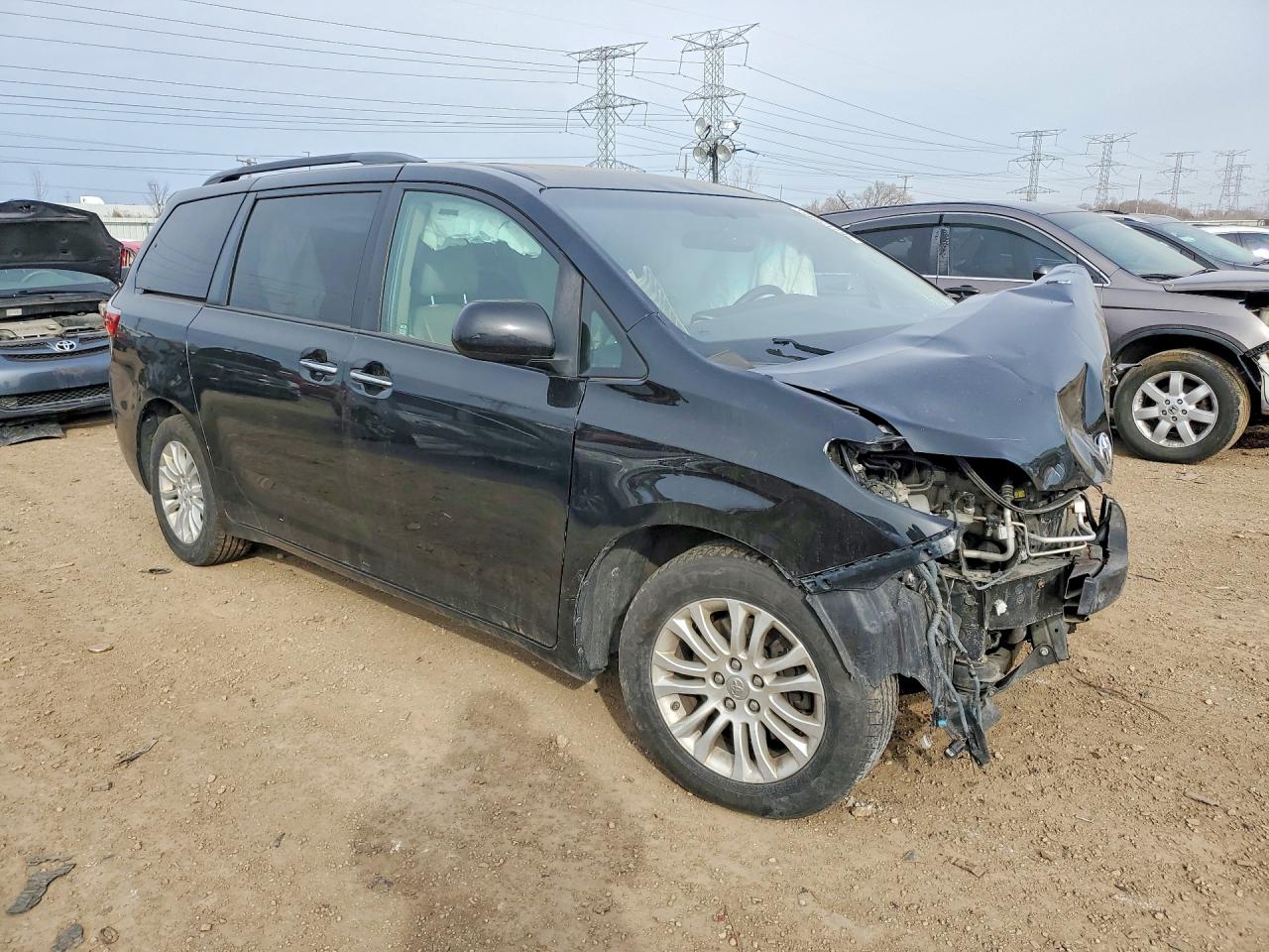 2015 TOYOTA SIENNA photo 7