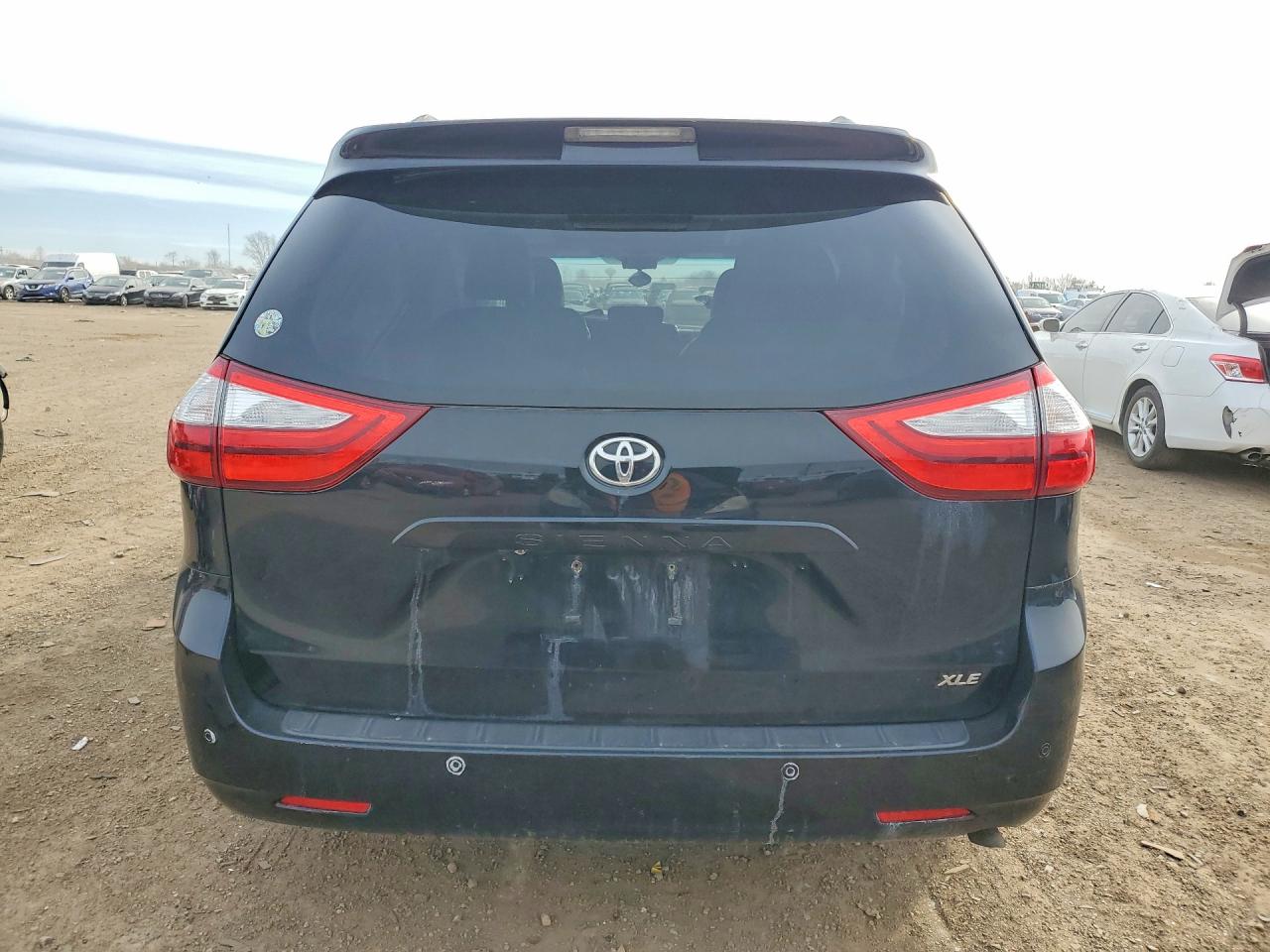 2015 TOYOTA SIENNA photo 11