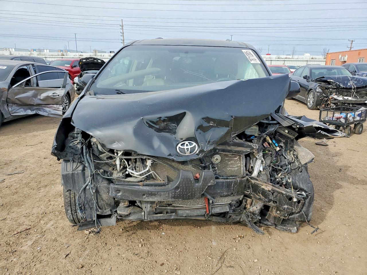 2015 TOYOTA SIENNA photo 9